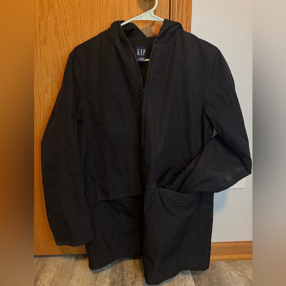 GAP size MED black raincoat zip up